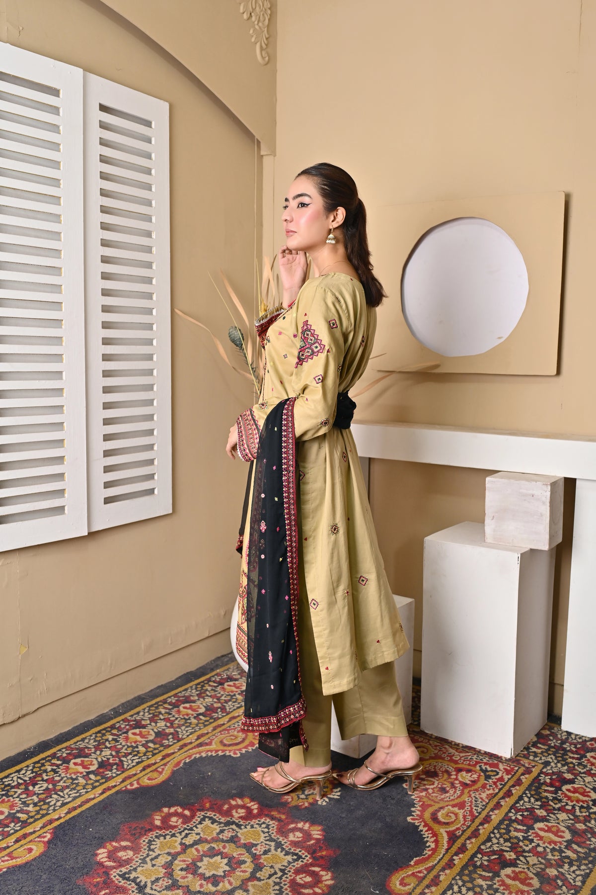 Elegant Embroidered 3-Piece Suit – Black & Beige