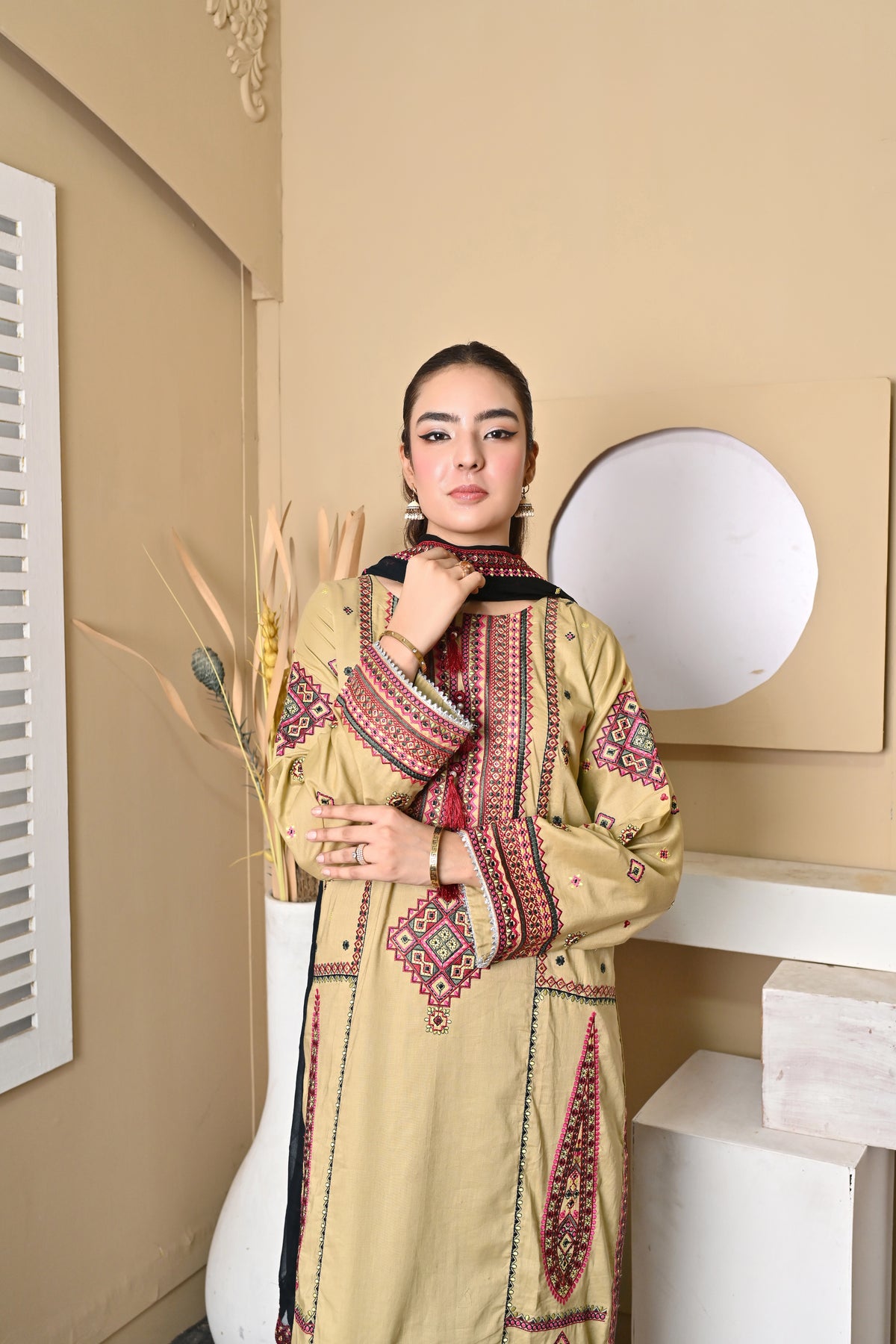 Elegant Embroidered 3-Piece Suit – Black & Beige