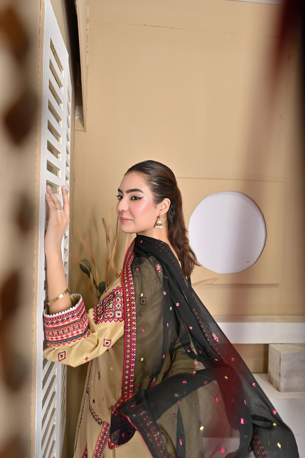 Elegant Embroidered 3-Piece Suit – Black & Beige