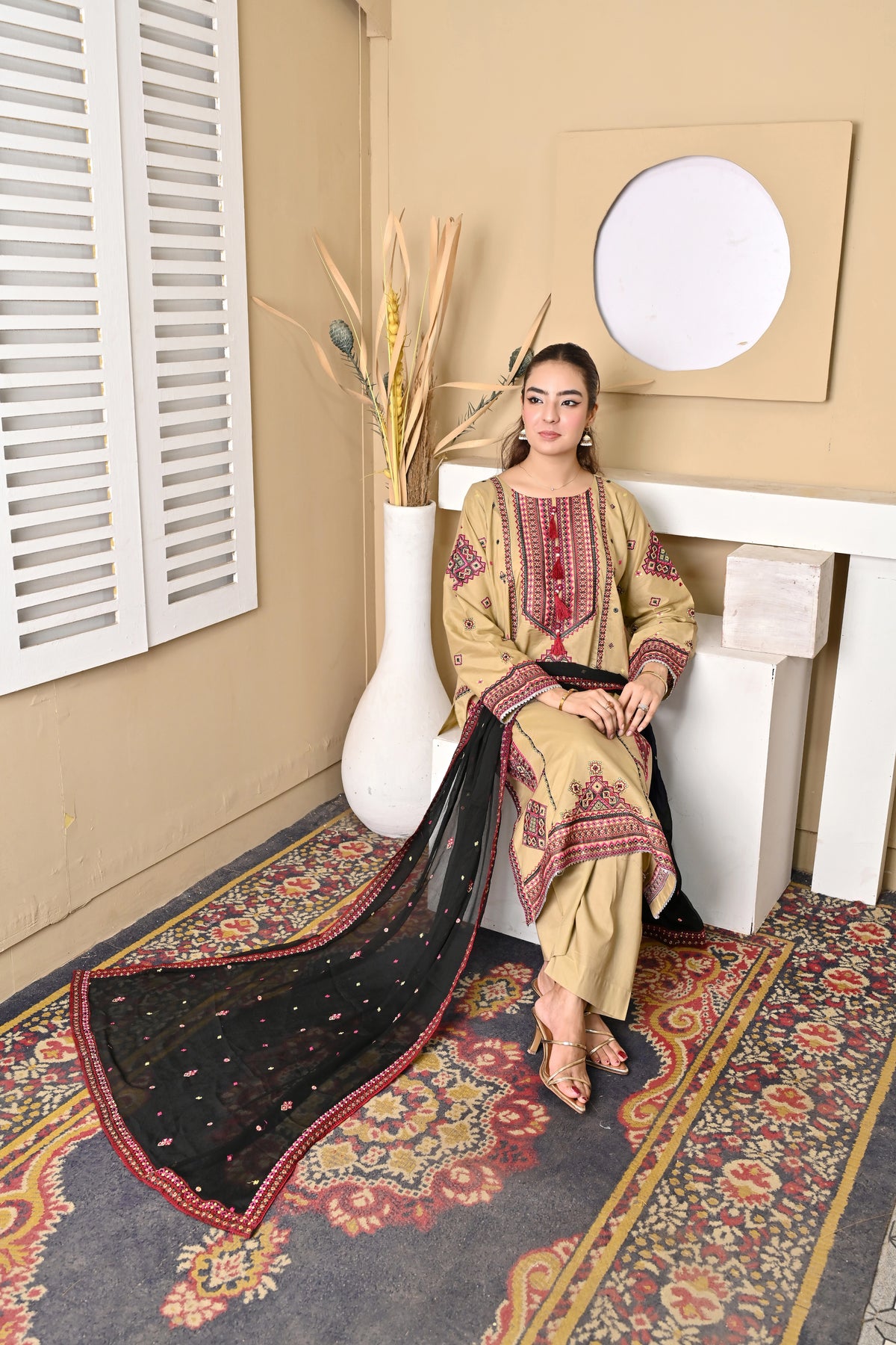 Elegant Embroidered 3-Piece Suit – Black & Beige