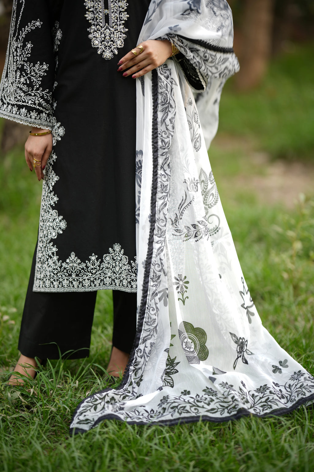 Noir Bloom – Black & White 3-Piece Suit